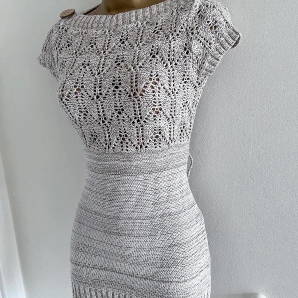 Elegant Gray Knit Dress with Button Detail